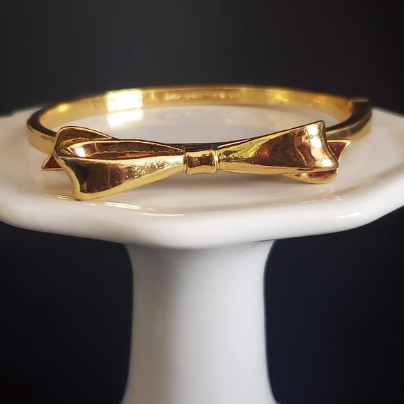 Kate Spade Gold Plated Love Notes Hinged Bangle Bracelet Signed Locking Clasp - Picture 3 of 9